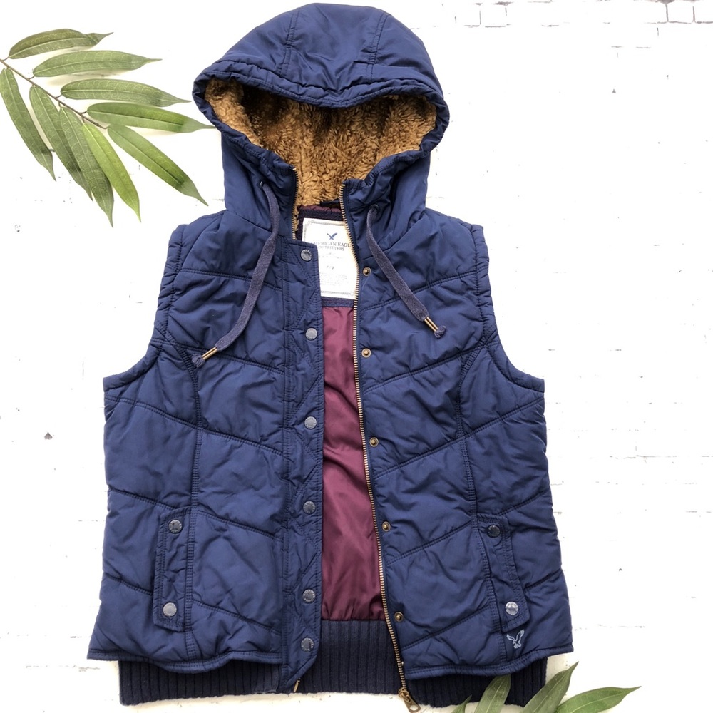 AEO Navy Blue Puffer Vest